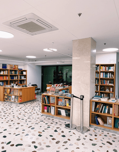 Книжный магазин «Смена» в Национальной библиотеке